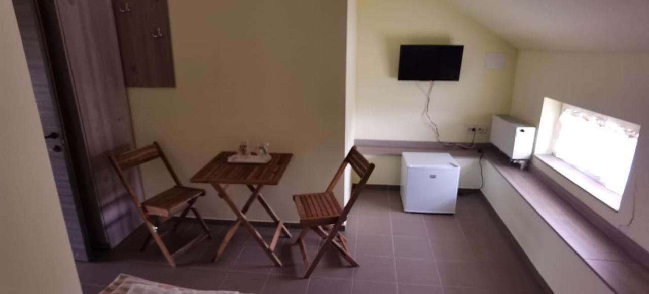 Pensiune Si Cazare La Mitza Giarmata Buitenkant foto
